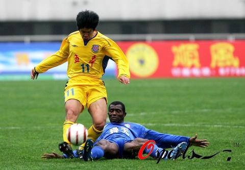 图文-成都五牛1-3江苏舜天 罗德里格斯势不可挡_国内足坛-甲B_NIKE新浪竞技风暴_新浪网