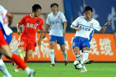 曾经高洪波最依赖之人 现两年无球可踢沦落中甲