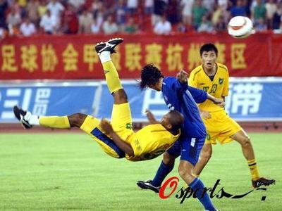 图文-浙江绿城2-1江苏舜天 绝妙倒钩惊世骇俗_国内足坛-甲B_NIKE新浪竞技风暴_新浪网