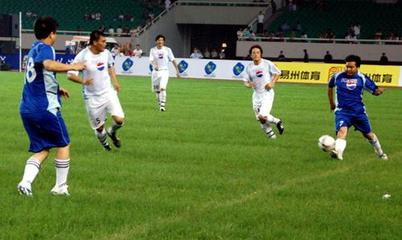 硝烟渐起！博阿斯、武磊出席发布会前遭球迷嘘声谩骂，舜天足球引发争议