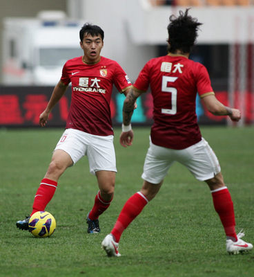 舜天外援狂喜连击破恒大 郜林顶偏必进球