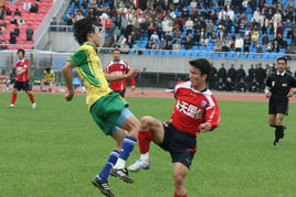 川足主场爆冷胜江苏，唐海庆功宴上黑脚事件频发引争议